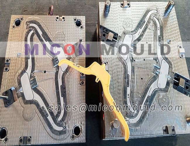plastic hanger mould