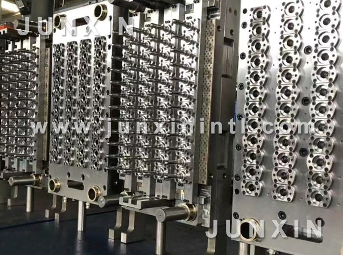 PET preform mould
